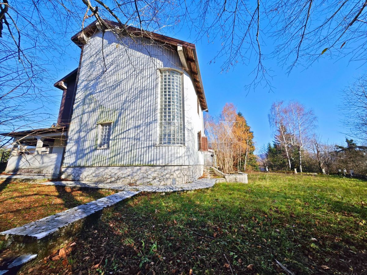 Fužine - samostojna hiša z velikim vrtom