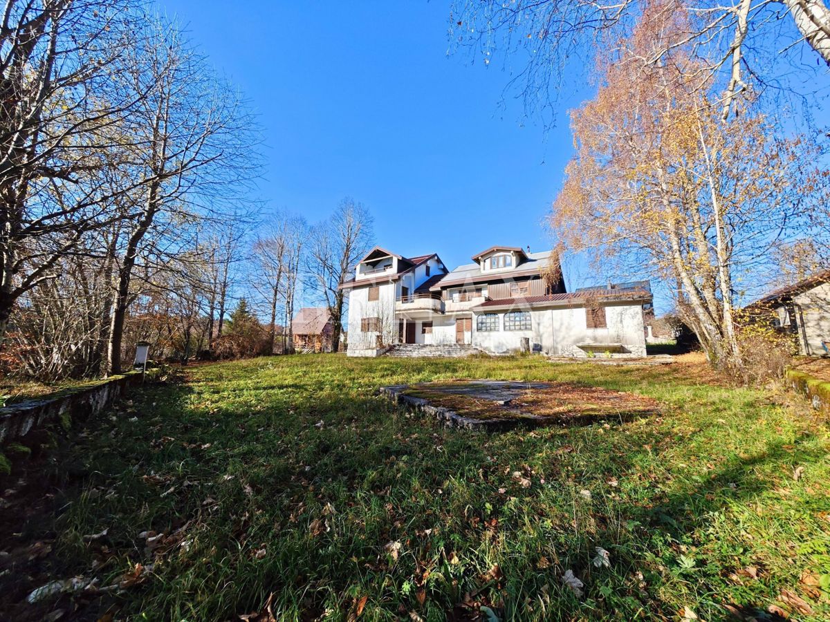 Fužine - samostojna hiša z velikim vrtom