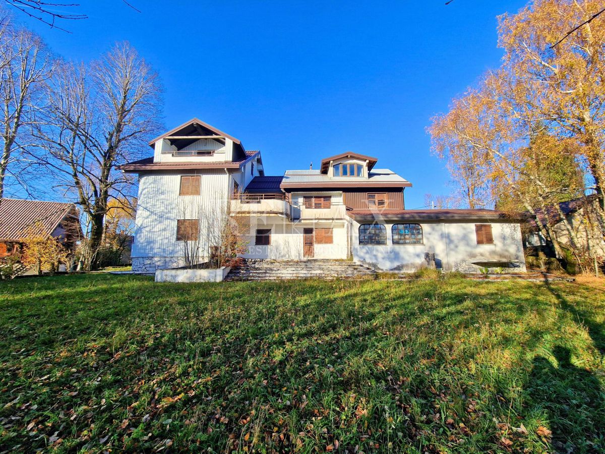 Fužine - samostojna hiša z velikim vrtom