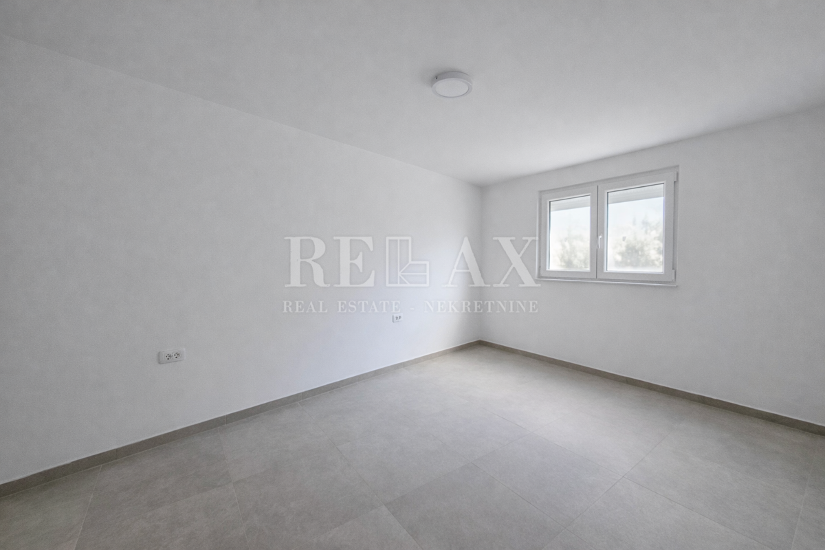 Crikvenica - stanovanje v pritličju s parkirnim mestom, 44,13 m2