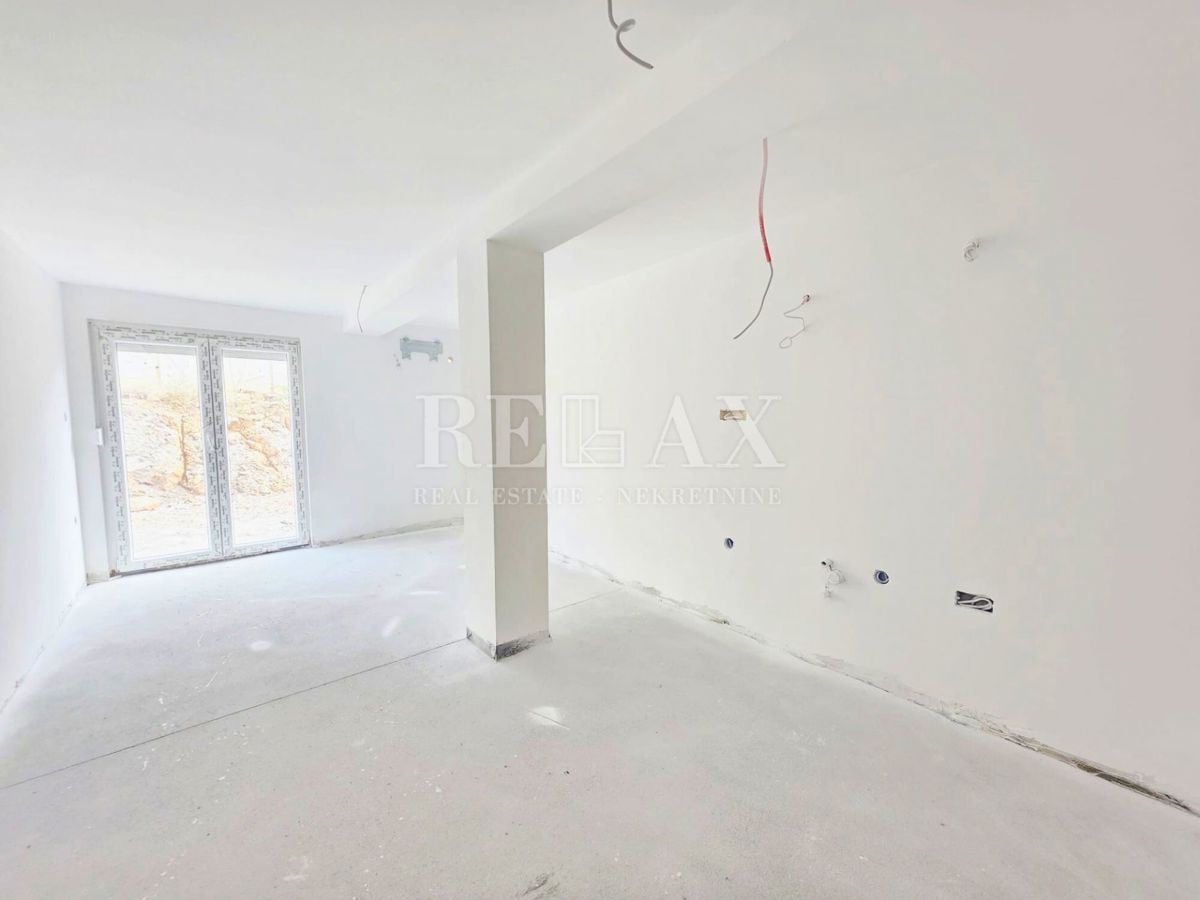 Crikvenica - stanovanje v pritličju s parkirnim mestom, 44,13 m2