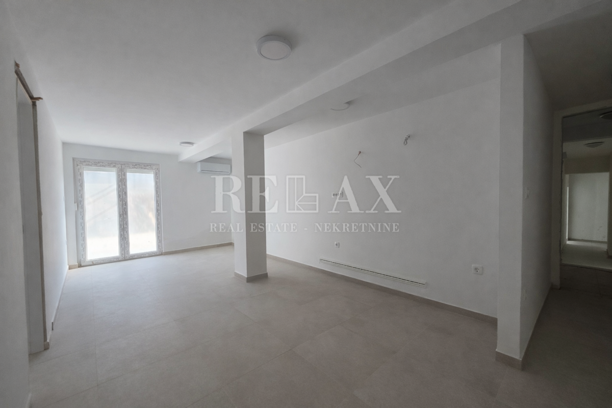 Crikvenica - stanovanje v pritličju s parkirnim mestom, 44,13 m2