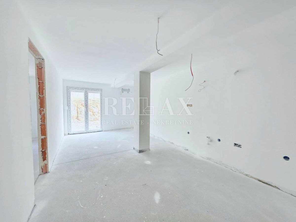 Crikvenica - stanovanje v pritličju s parkirnim mestom, 44,13 m2