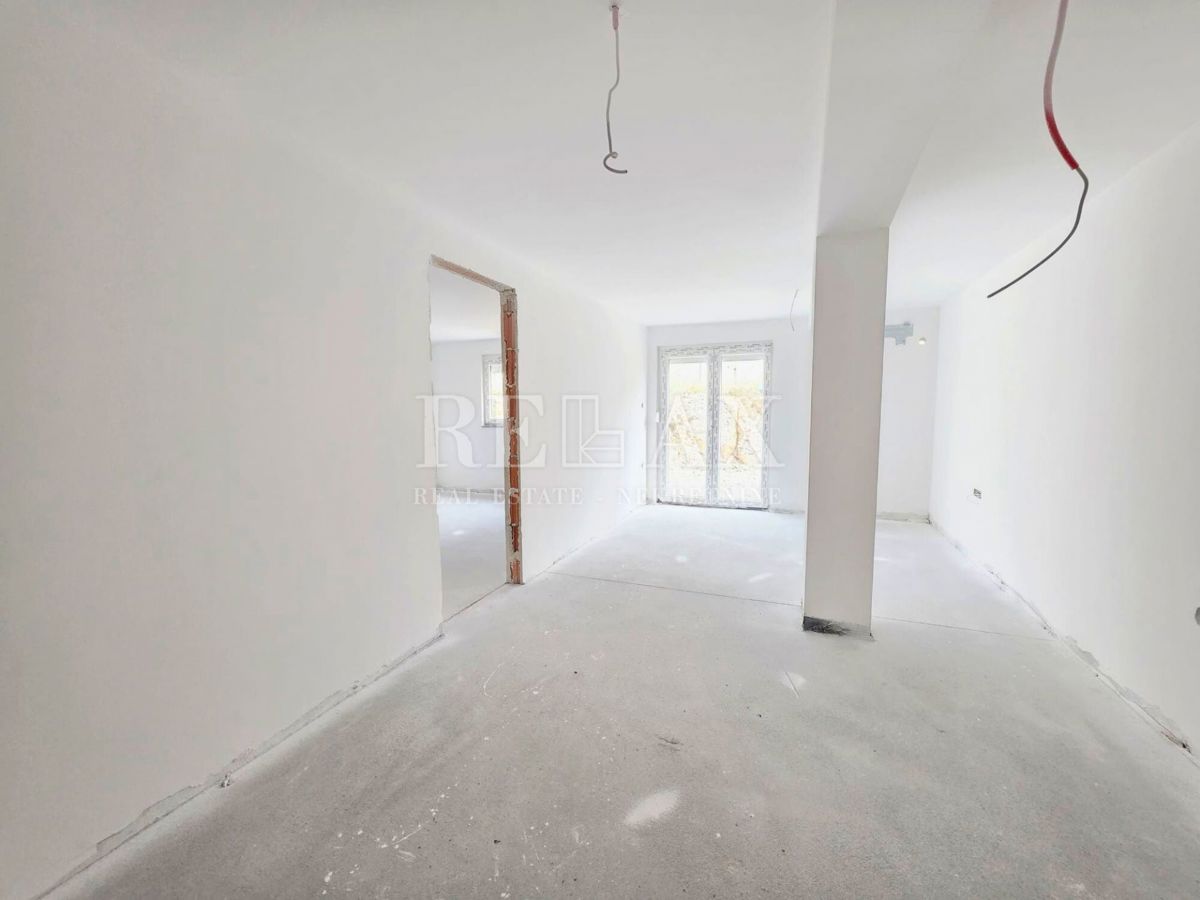 Crikvenica - stanovanje v pritličju s parkirnim mestom, 44,13 m2