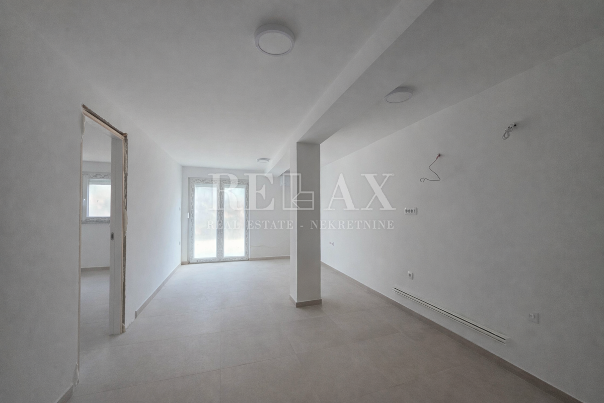 Crikvenica - stanovanje v pritličju s parkirnim mestom, 44,13 m2