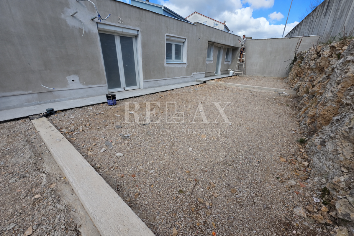 Crikvenica - stanovanje v pritličju s parkirnim mestom, 44,13 m2