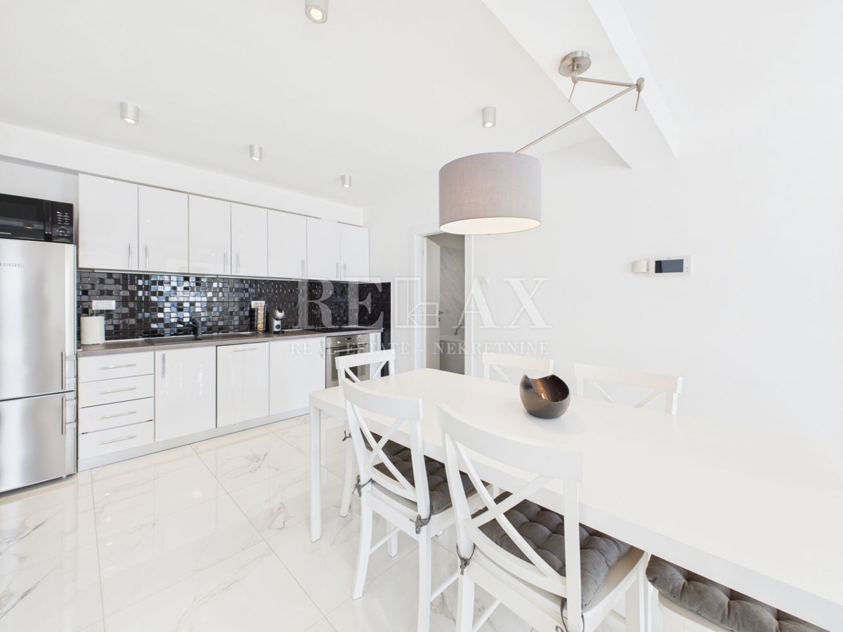 Crikvenica - luksuzna hiša z bazenom