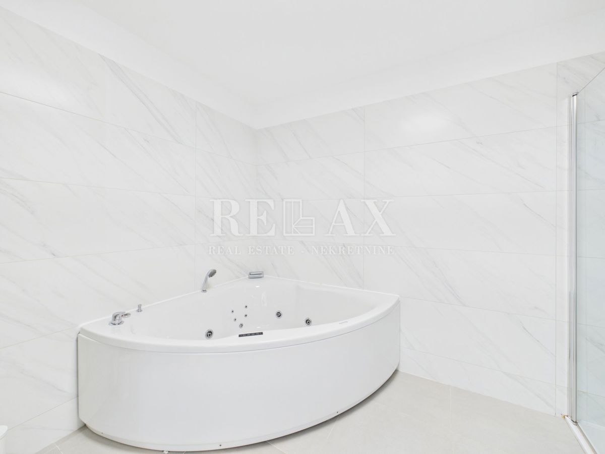 Crikvenica - luksuzna hiša z bazenom