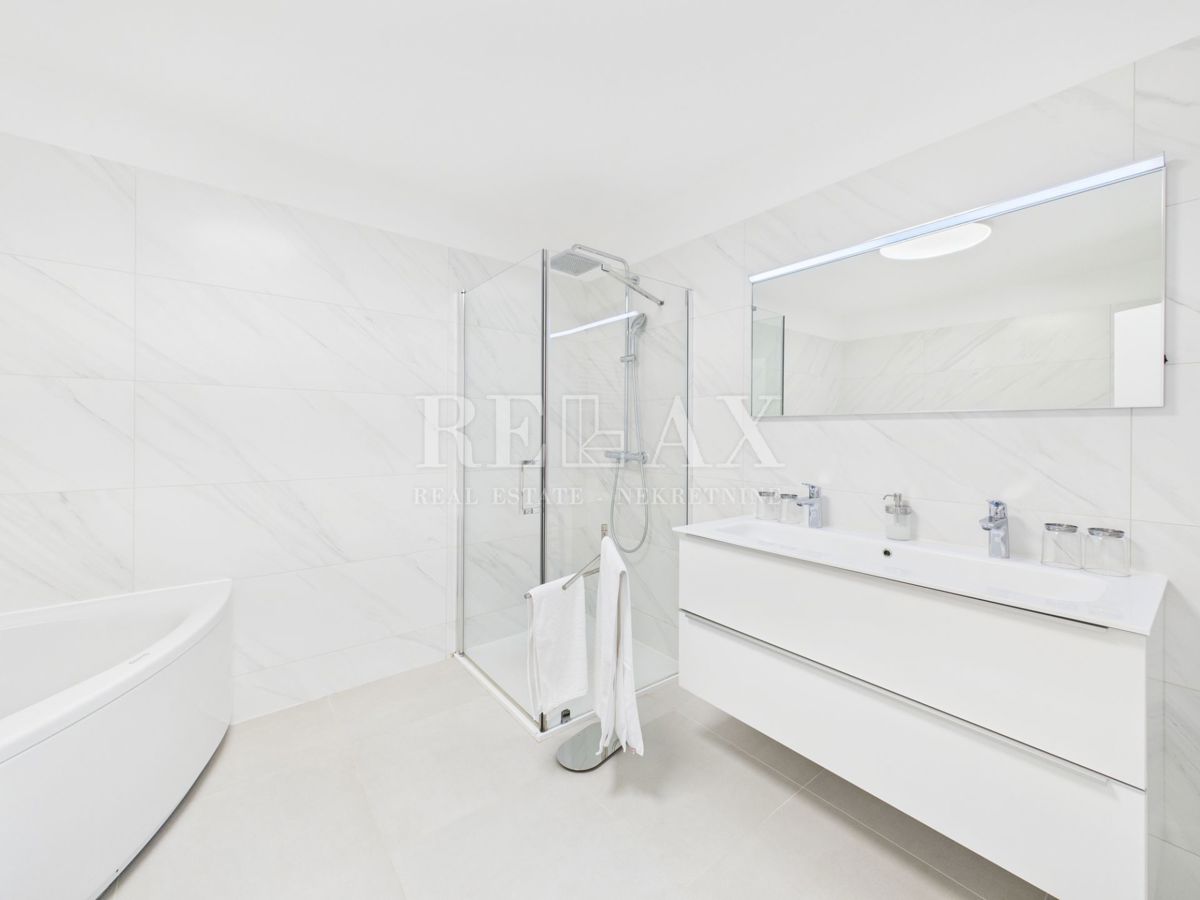 Crikvenica - luksuzna hiša z bazenom