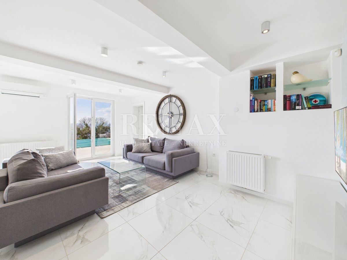 Crikvenica - luksuzna hiša z bazenom