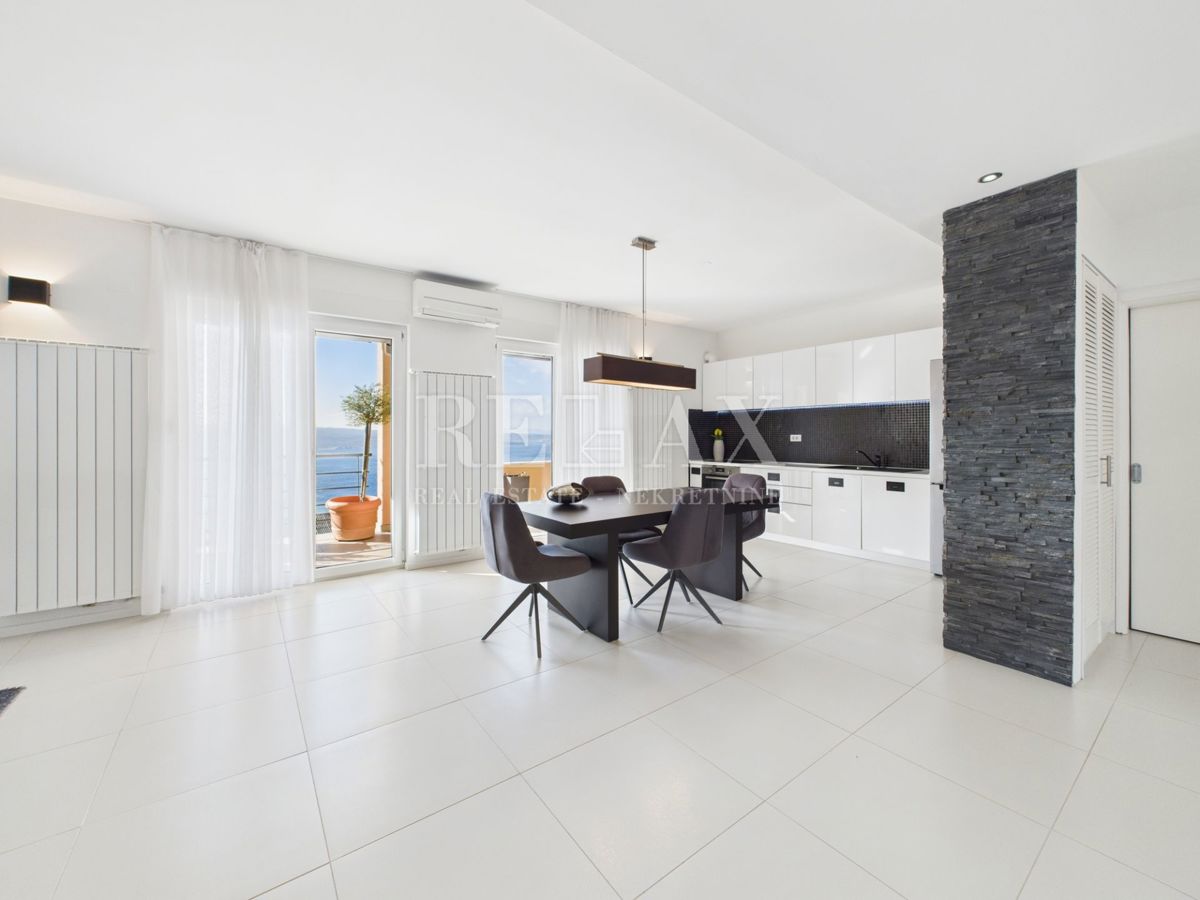 Crikvenica - luksuzna hiša z bazenom