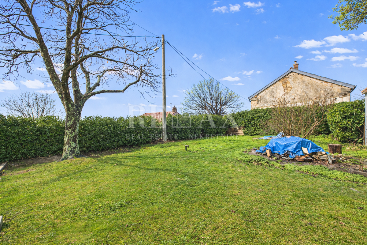 Hreljin - samostojna hiša z vrtom