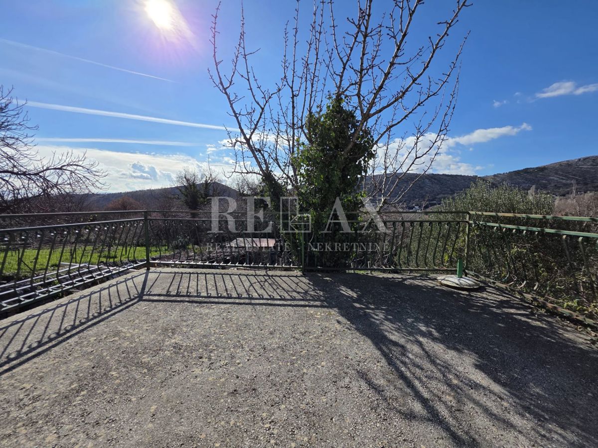 Bribir – Manjša hiša za mirno življenje v naravi