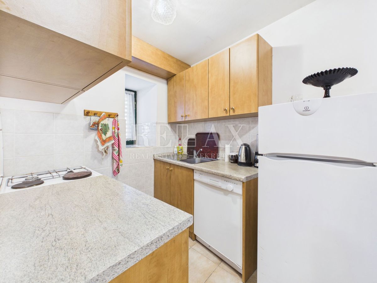 Novi Vinodolski - dve hiši v središču mesta