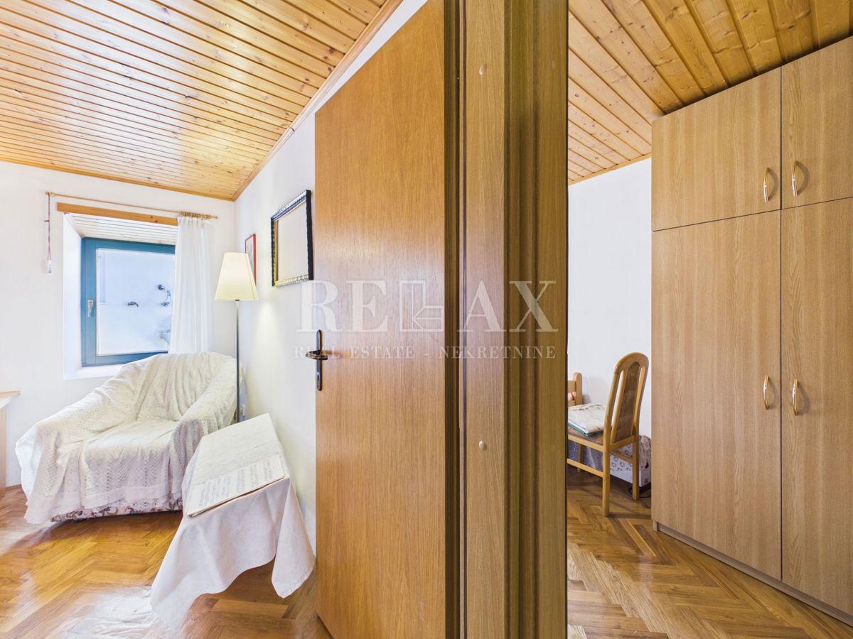 Novi Vinodolski - dve hiši v središču mesta