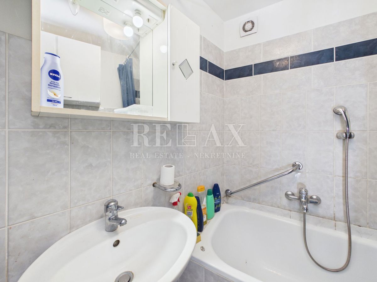 Novi Vinodolski - dve hiši v središču mesta