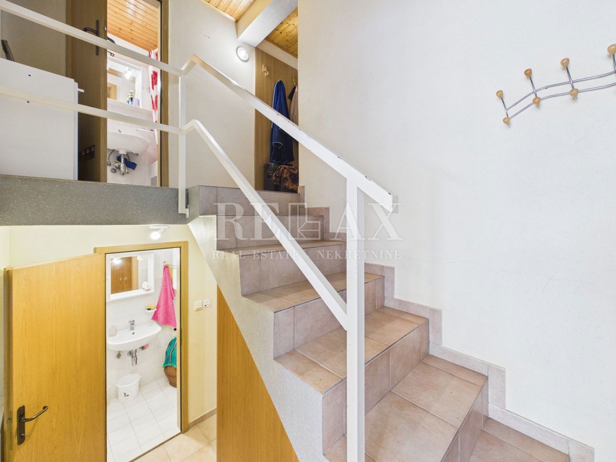 Novi Vinodolski - dve hiši v središču mesta