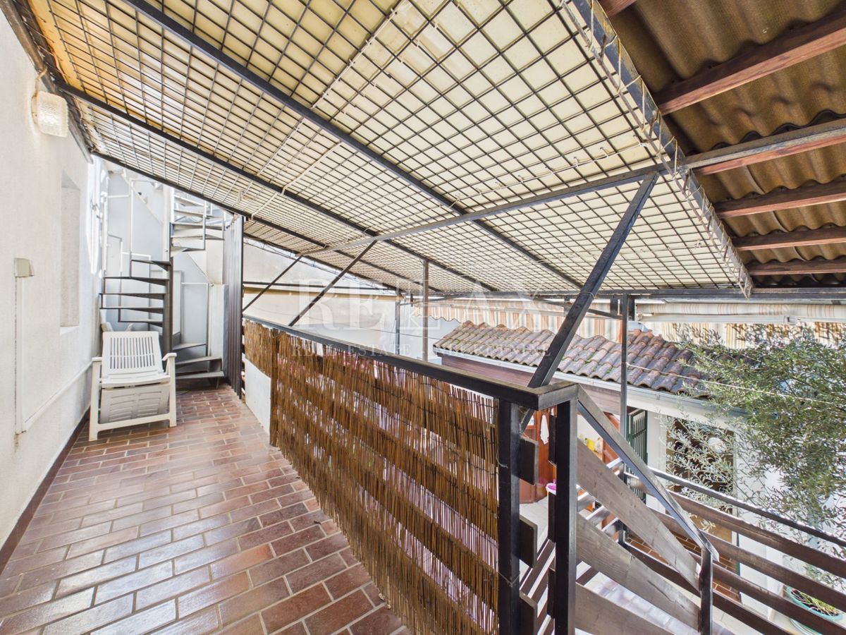 Novi Vinodolski - dve hiši v središču mesta