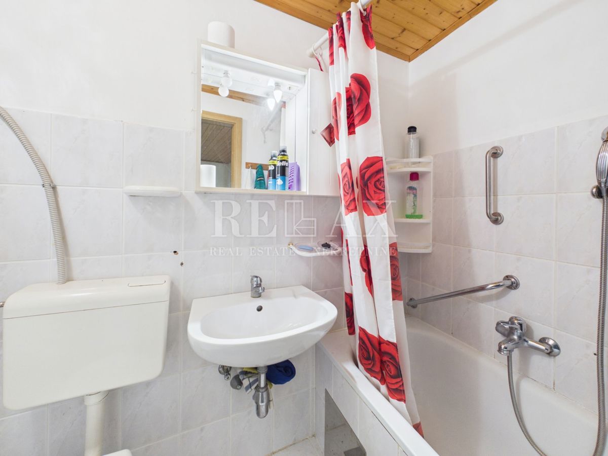 Novi Vinodolski - dve hiši v središču mesta