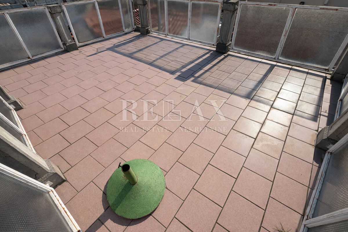 Novi Vinodolski - dve hiši v središču mesta