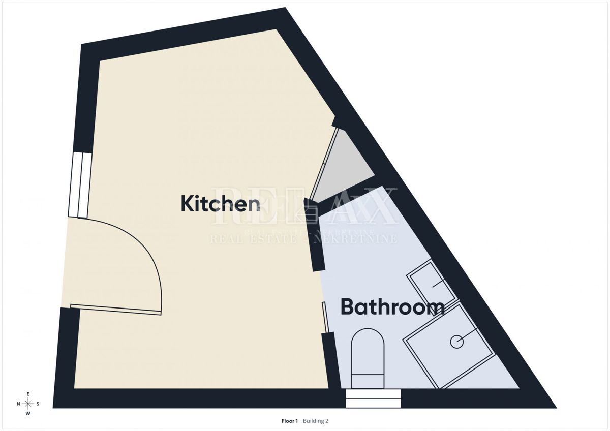 Jadranovo - hiša s 5 stanovanjskimi enotami