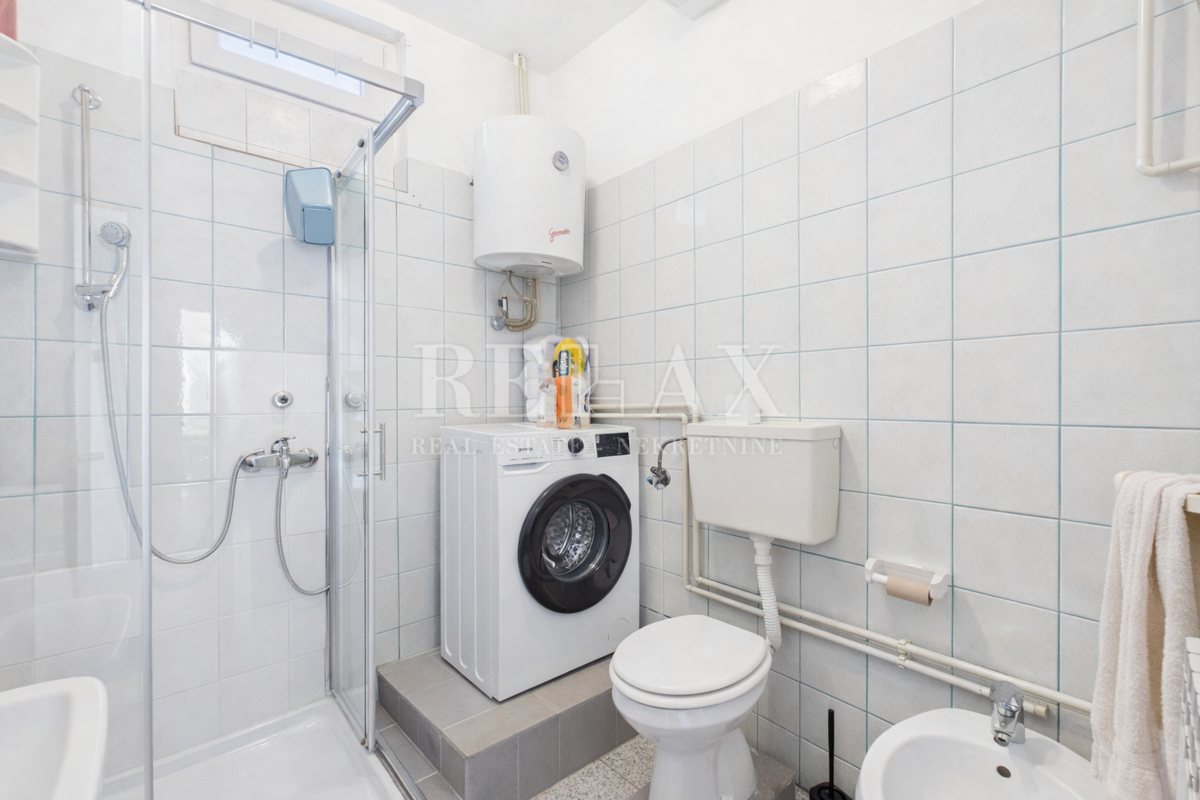 Jadranovo - hiša s 5 stanovanjskimi enotami