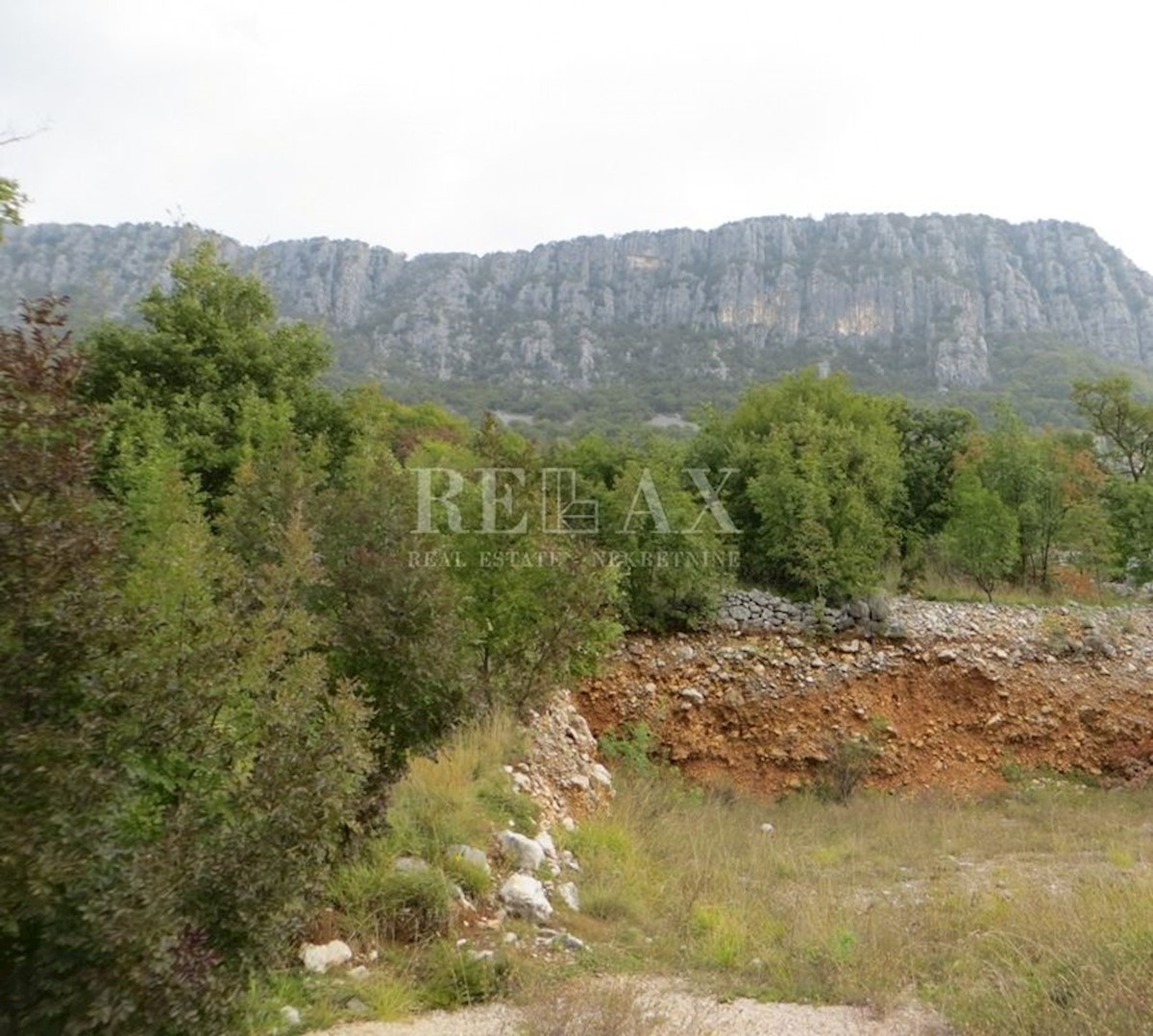 BRIBIR, OBČINA VINODOL - gradbeno zemljišče z izkopom