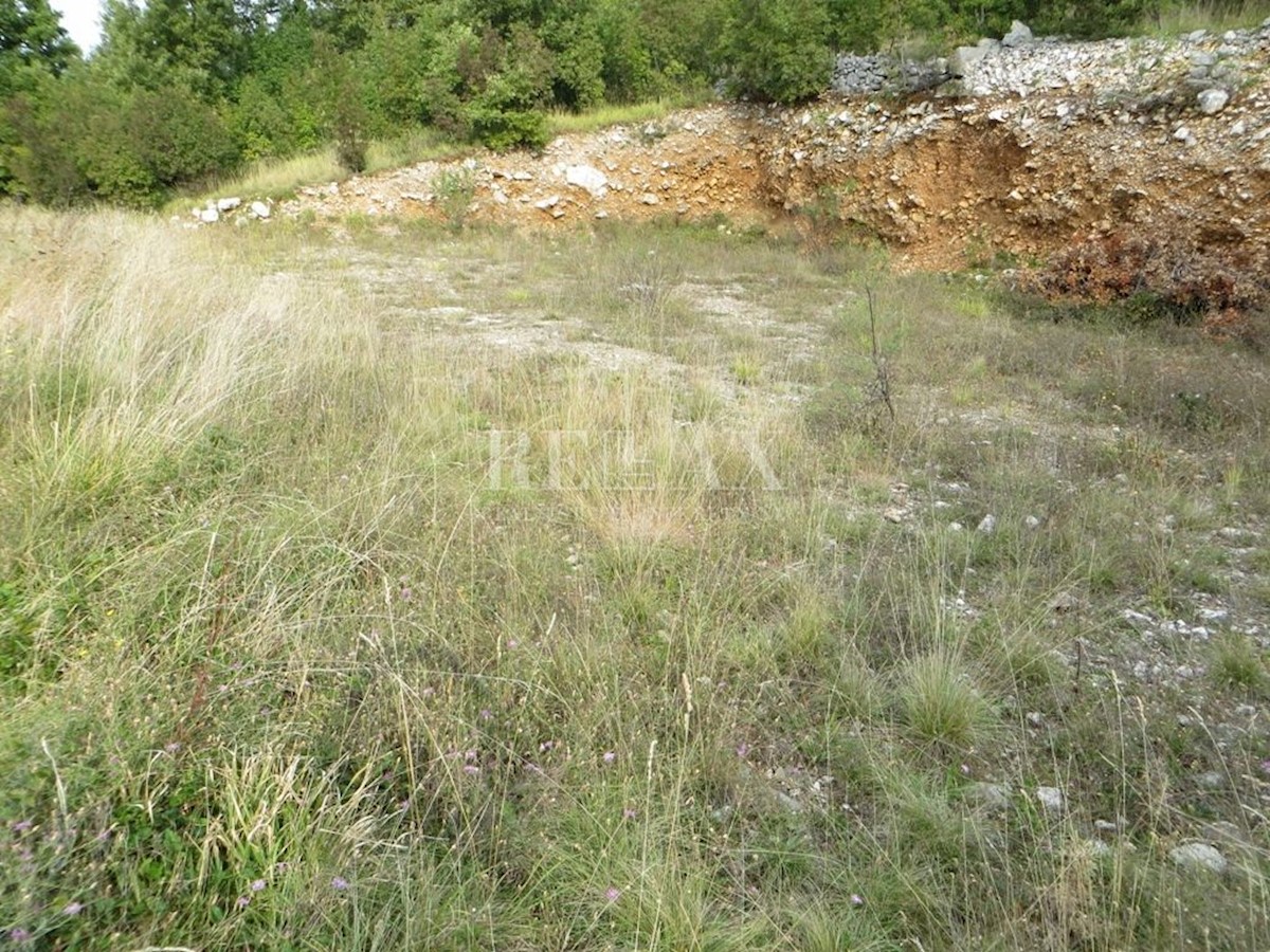 BRIBIR, OBČINA VINODOL - gradbeno zemljišče z izkopom