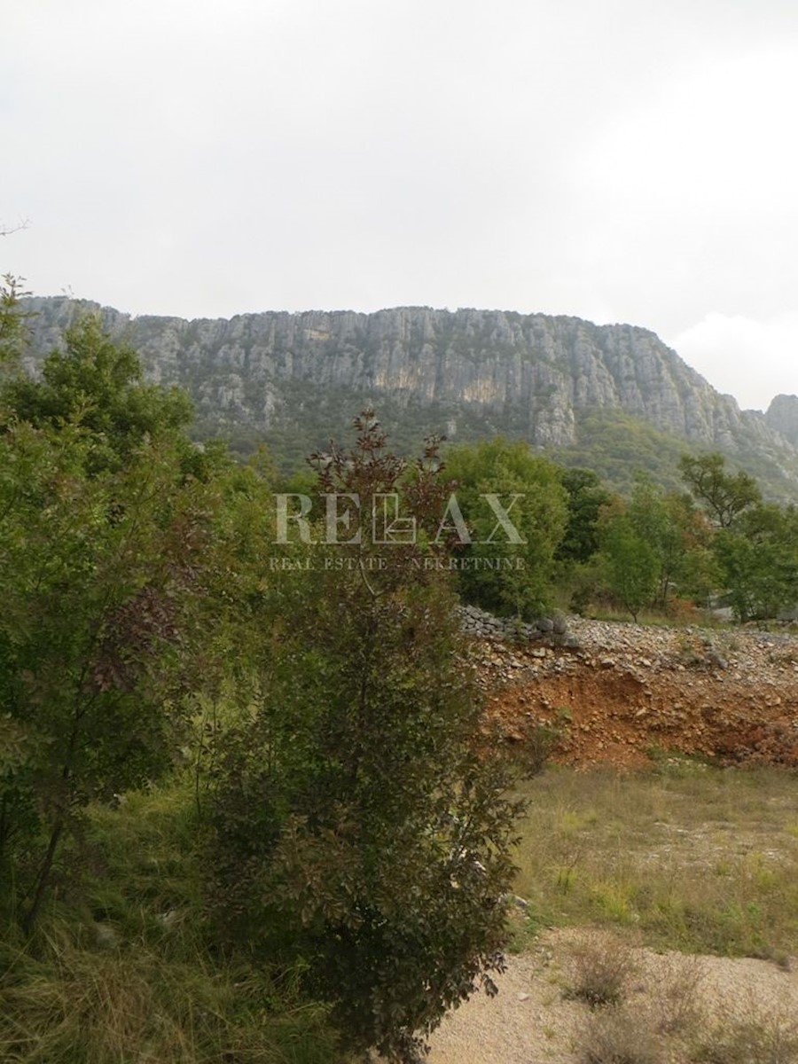 BRIBIR, OBČINA VINODOL - gradbeno zemljišče z izkopom