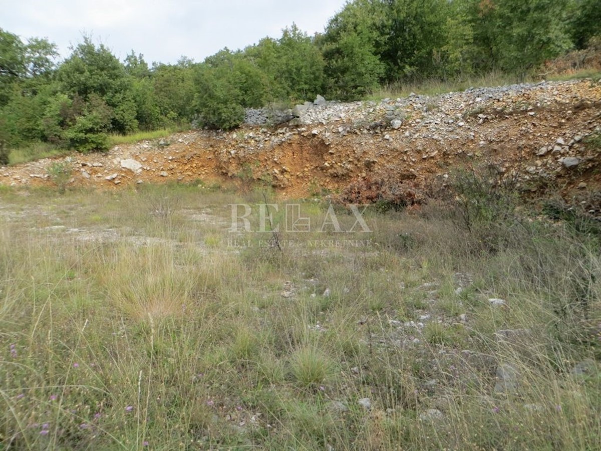 BRIBIR, OBČINA VINODOL - gradbeno zemljišče z izkopom