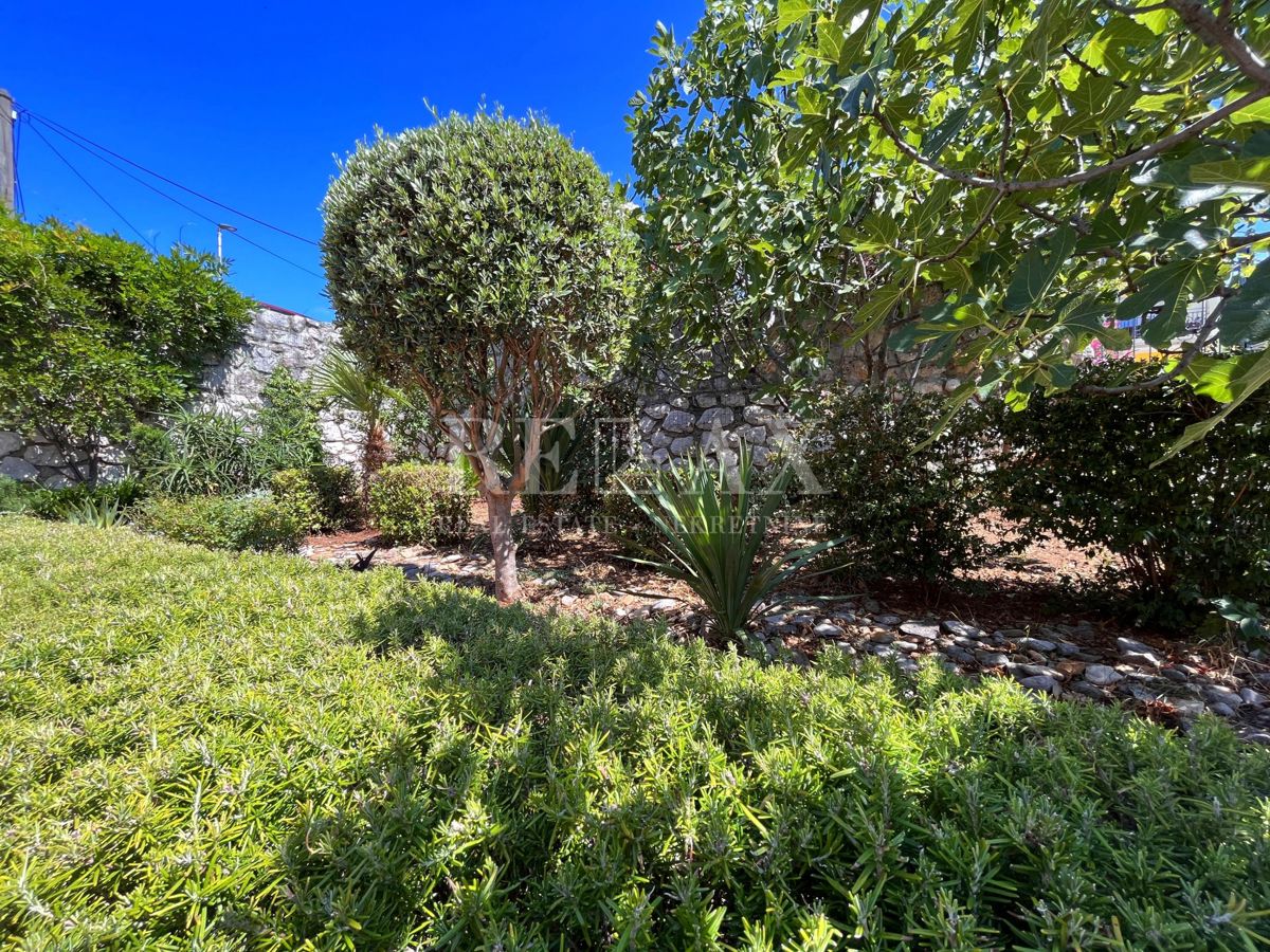Crikvenica - apartma z zasebnim vrtom