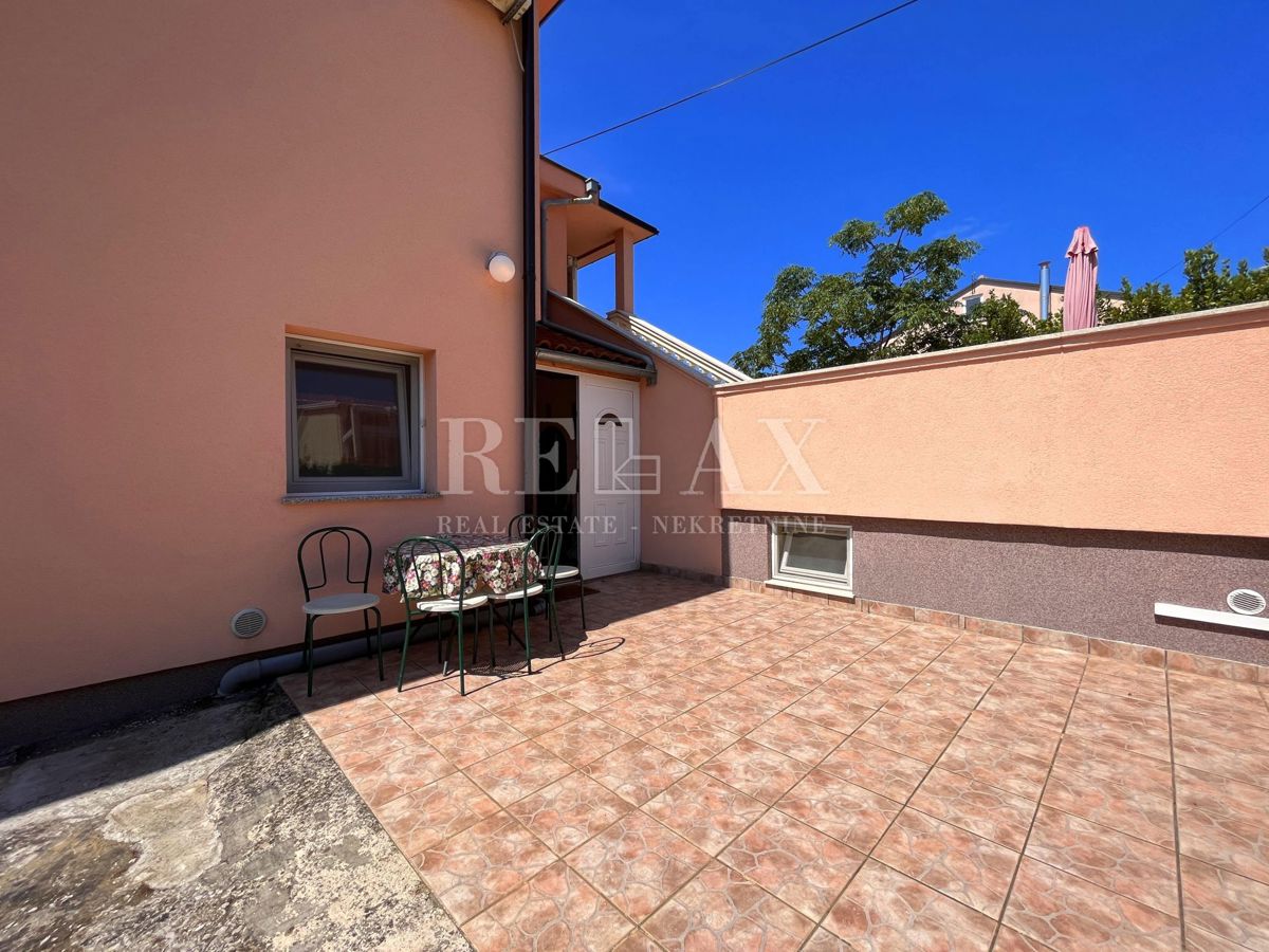 Crikvenica - apartma z zasebnim vrtom