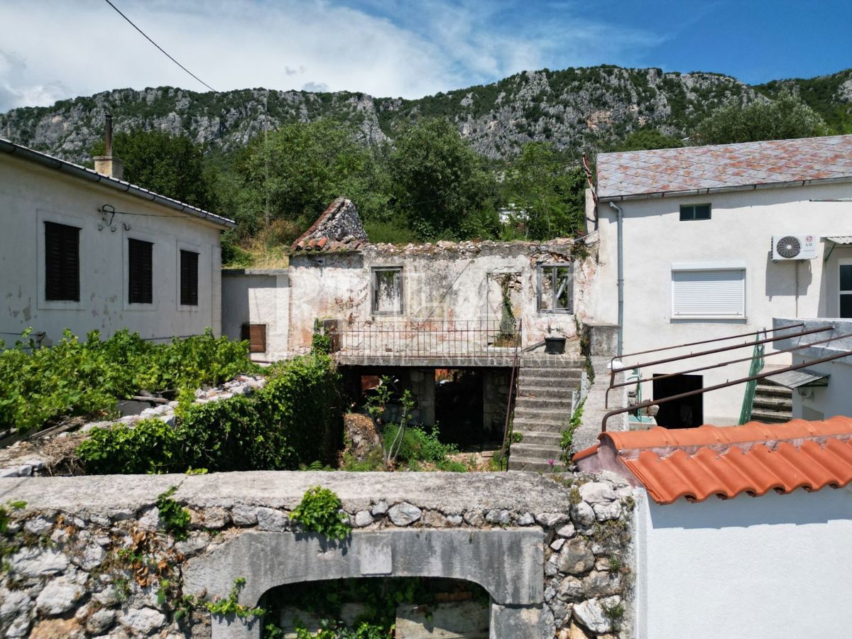 Bribir - starine v središču mesta