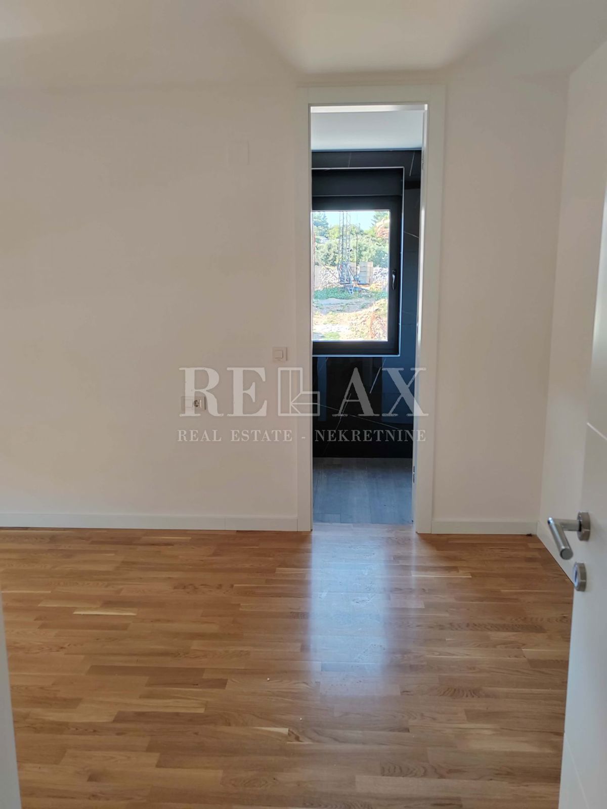 KRK - Luksuzni apartma z bazenom in pogledom na morje