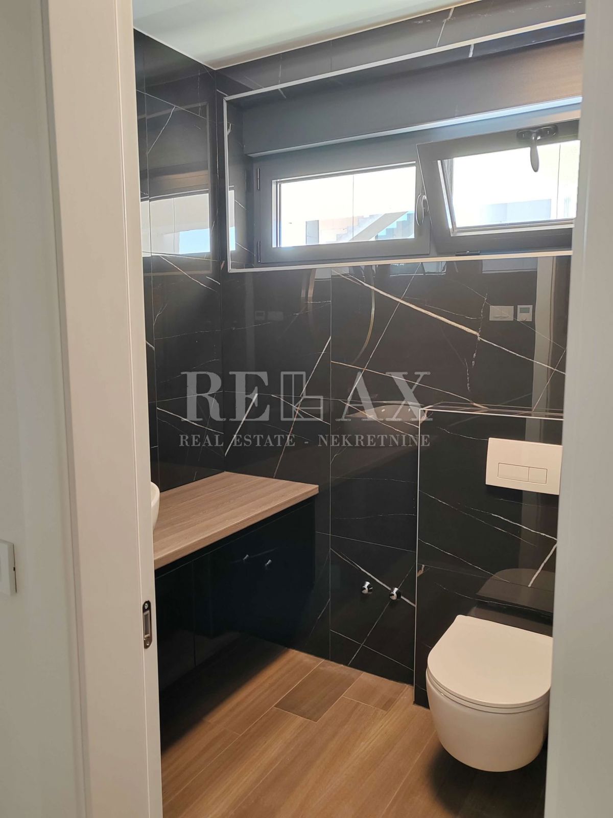 KRK - Luksuzni apartma z bazenom in pogledom na morje