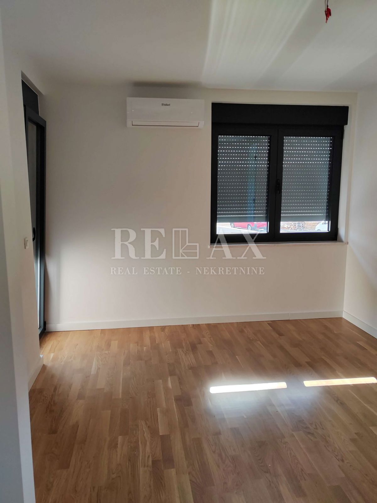 KRK - Luksuzni apartma z bazenom in pogledom na morje