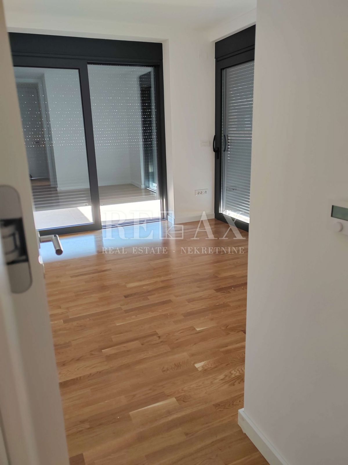 KRK - Luksuzni apartma z bazenom in pogledom na morje