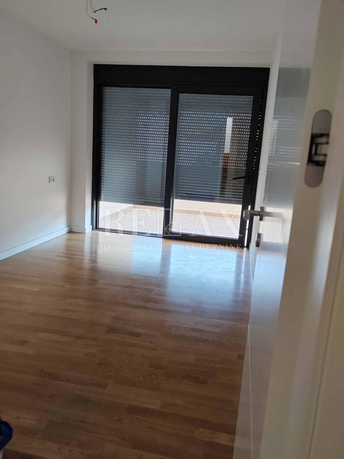 KRK - Luksuzni apartma z bazenom in pogledom na morje