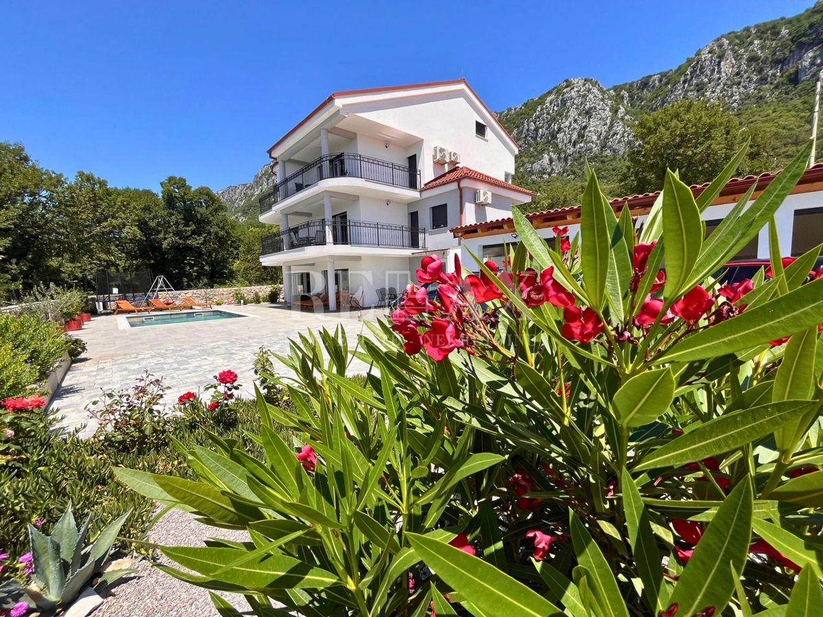 Bribir - stanovanje z zasebnim bazenom in vrtom, novogradnja
