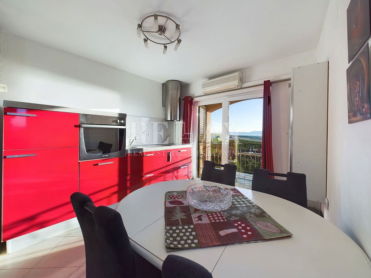 Kraljevica - dvoetažni apartma s panoramskim razgledom