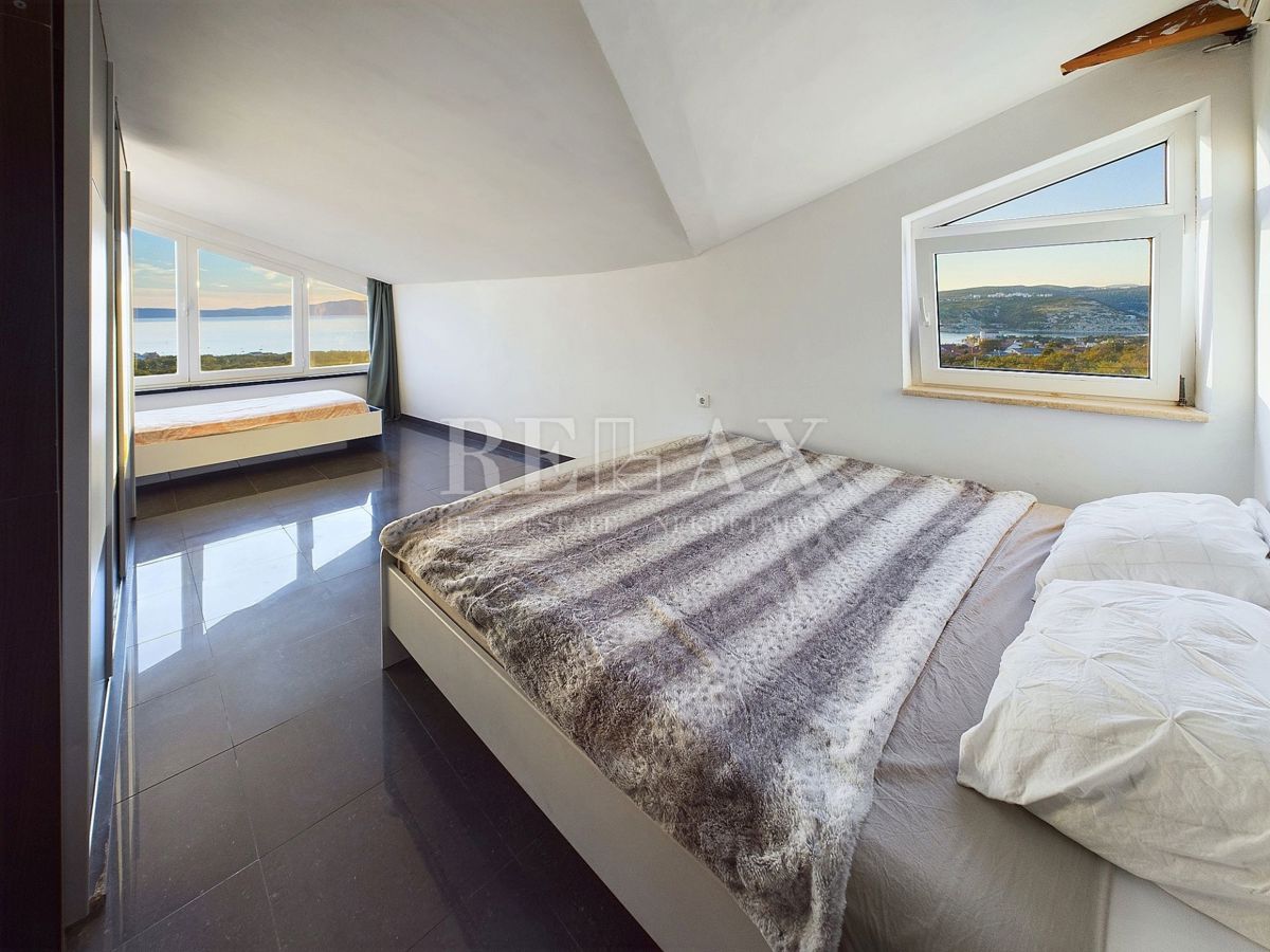 Kraljevica - dvoetažni apartma s panoramskim razgledom
