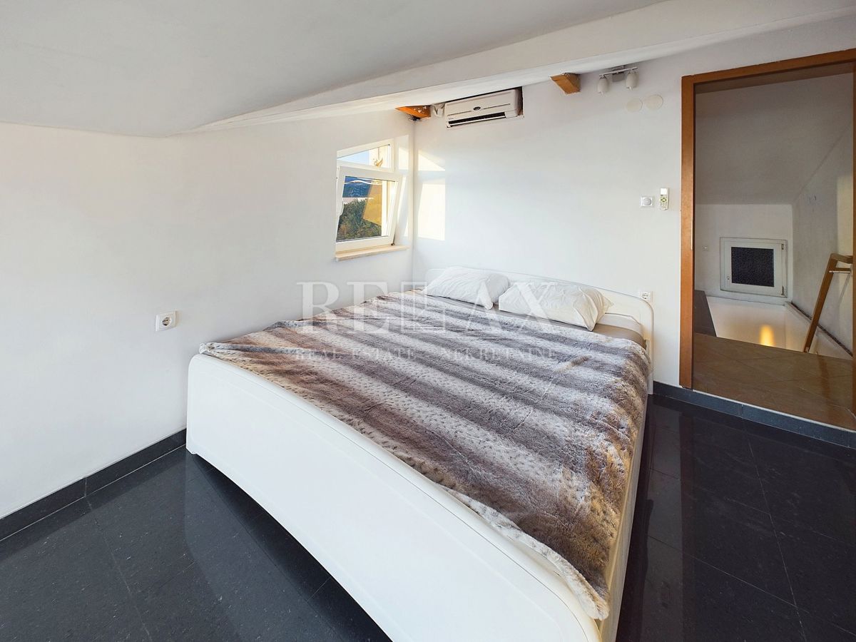 Kraljevica - dvoetažni apartma s panoramskim razgledom