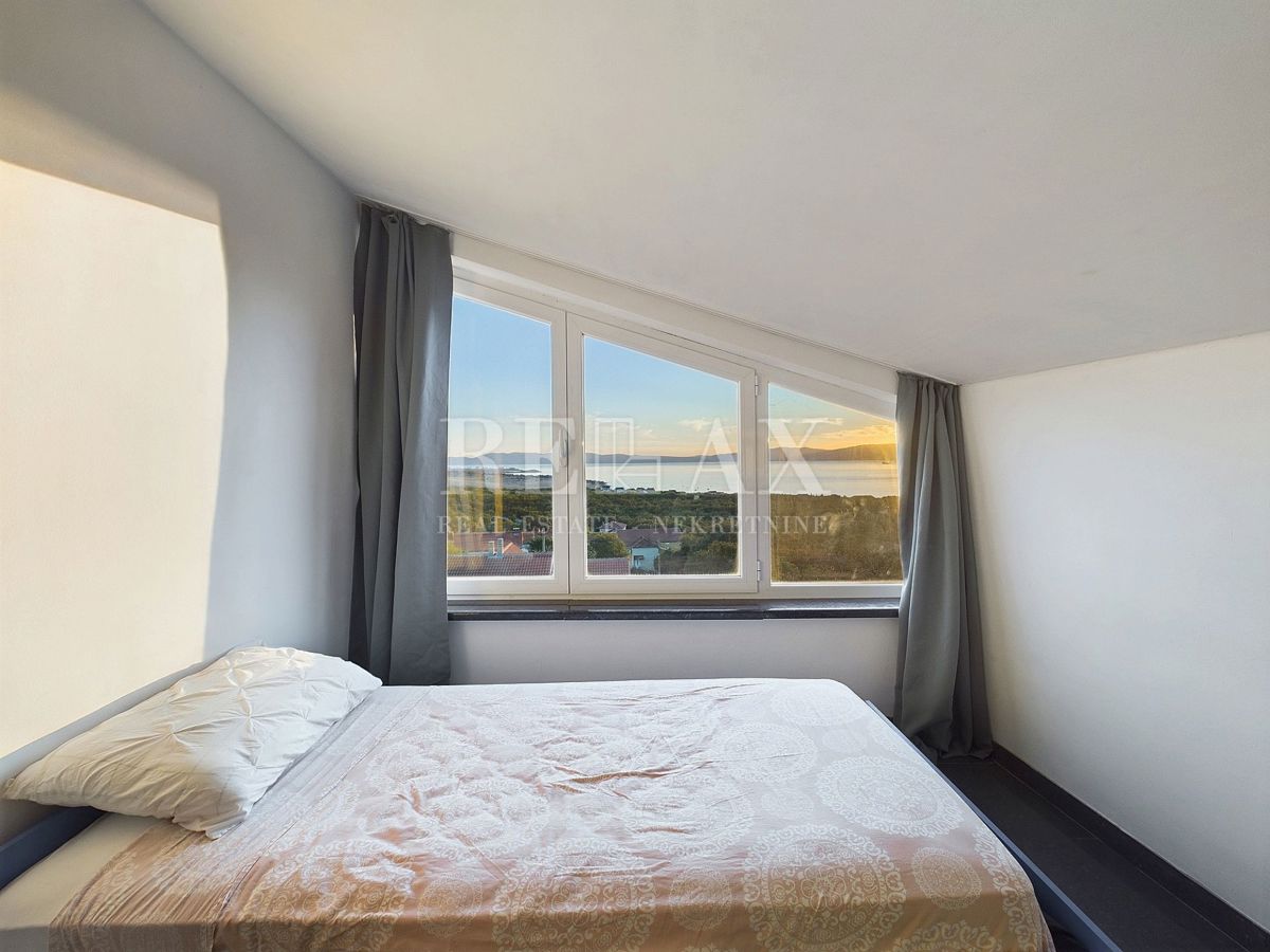 Kraljevica - dvoetažni apartma s panoramskim razgledom