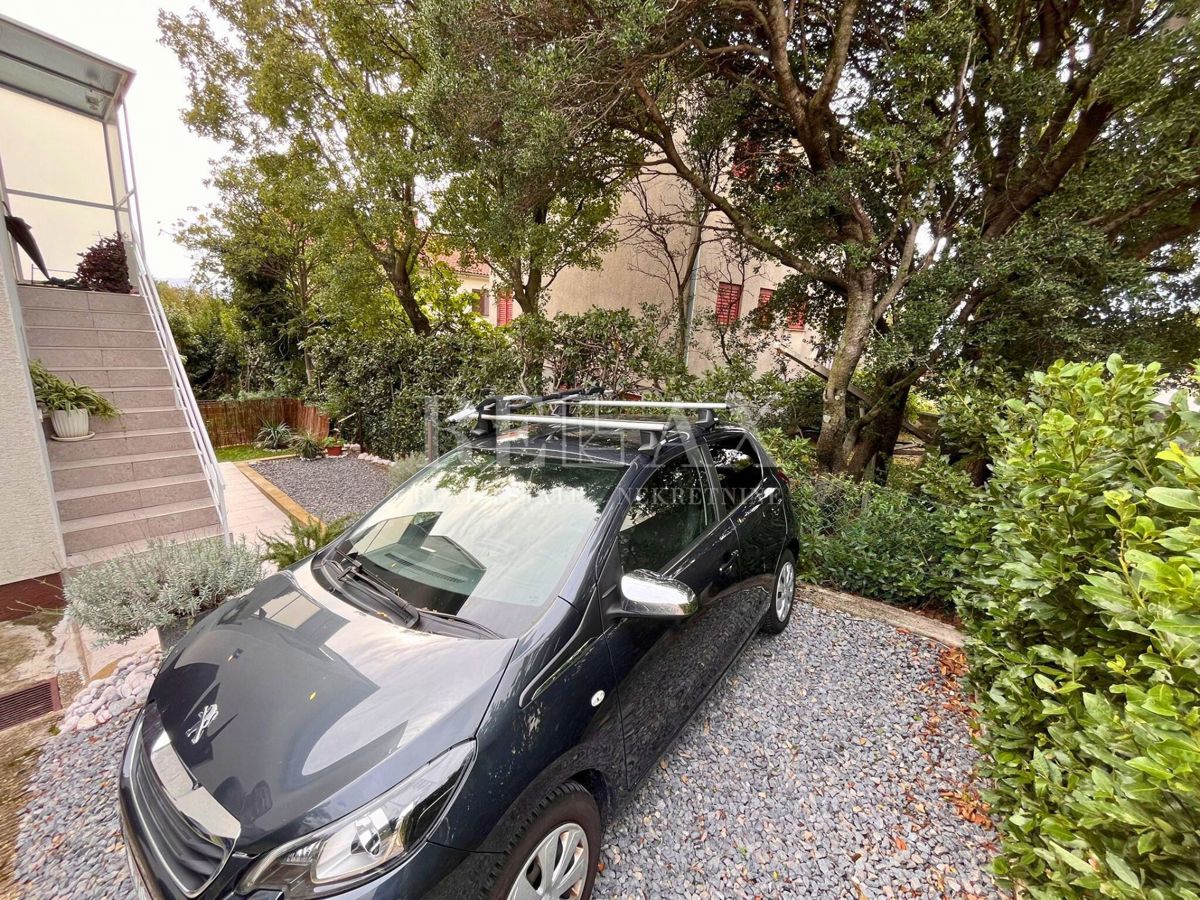 Novi Vinodolski - apartma z vrtom