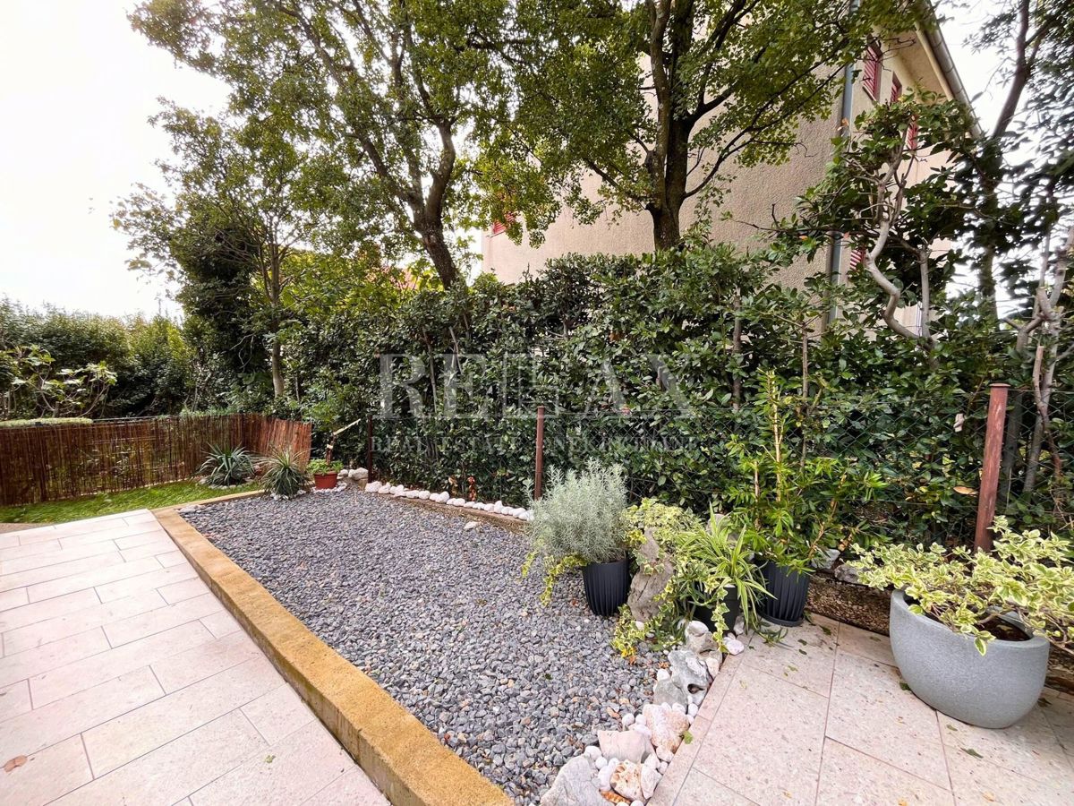 Novi Vinodolski - apartma z vrtom