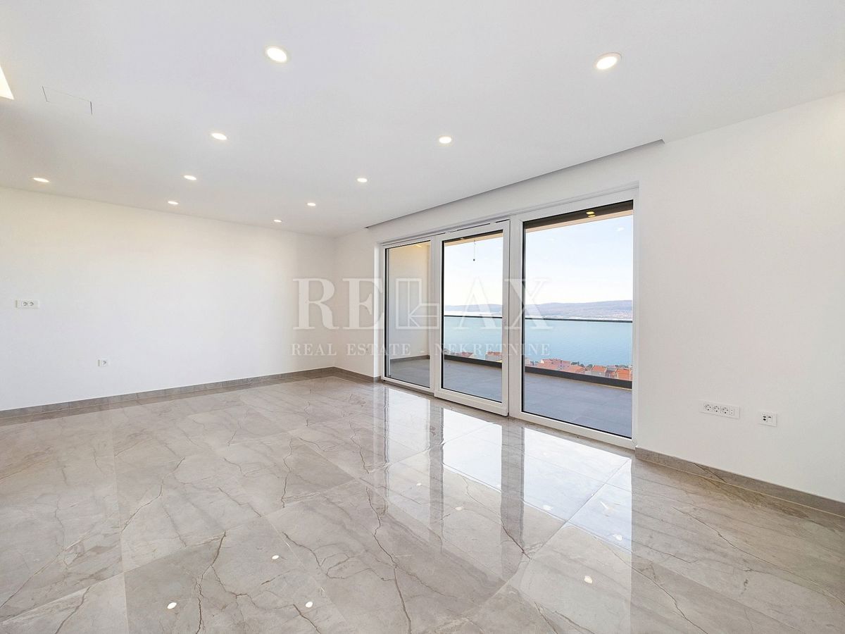 Crikvenica - dvosobni apartma s teraso