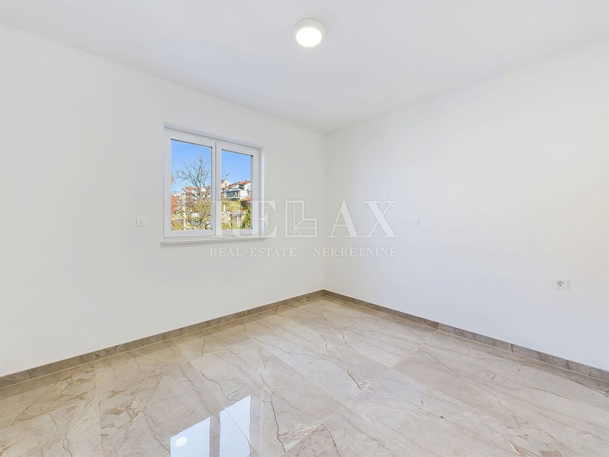 Crikvenica - dvosobni apartma s teraso