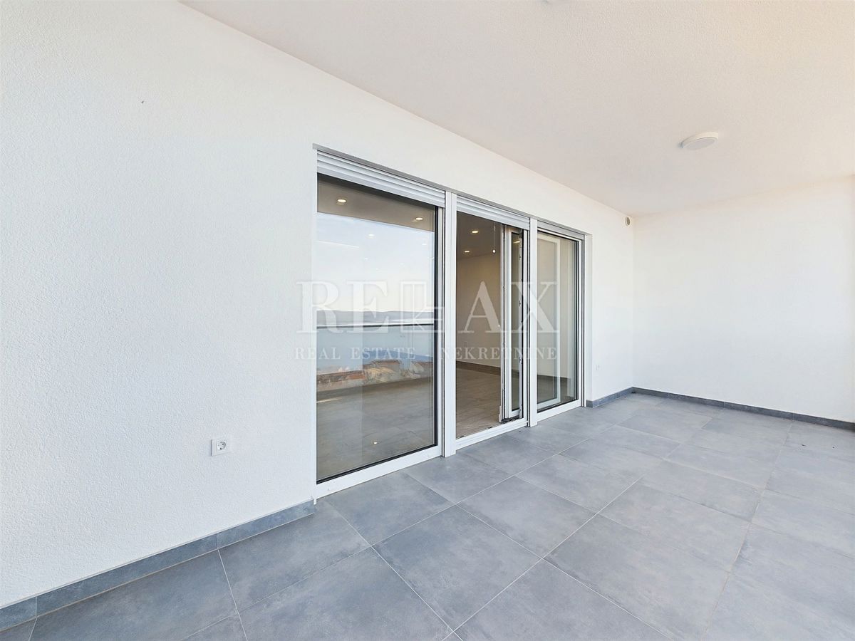 Crikvenica - dvosobni apartma s teraso