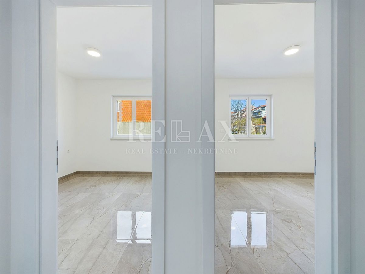 Crikvenica - dvosobni apartma s teraso