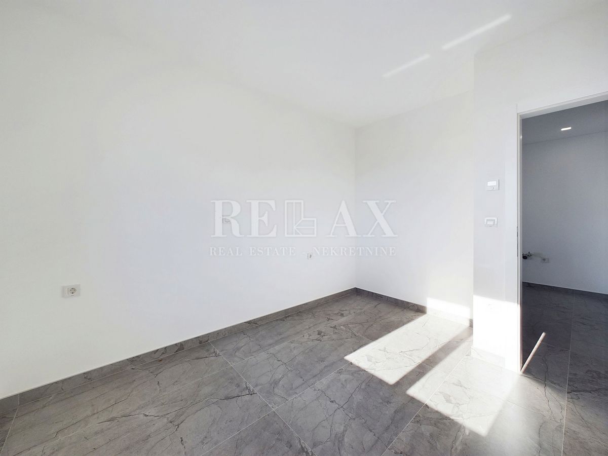 Crikvenica - dvosobni apartma s teraso